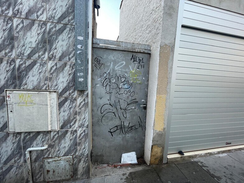 Commerce de détail dans Rubí, Barcelona à vendre - Photo du bâtiment - Image 2 de 11