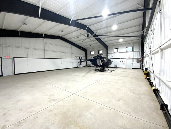 Plus de détails pour 2212 Airport dr, Gainesville, TX - Spécialité à vendre