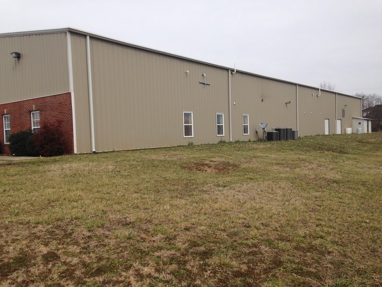 141 Vanderbilt Ct, Bowling Green, KY for lease - Building Photo - Image 2 of 9