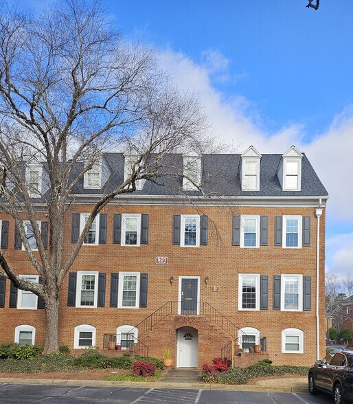 501 Village Ter NE, Marietta, GA à louer - Photo du bâtiment - Image 2 de 16