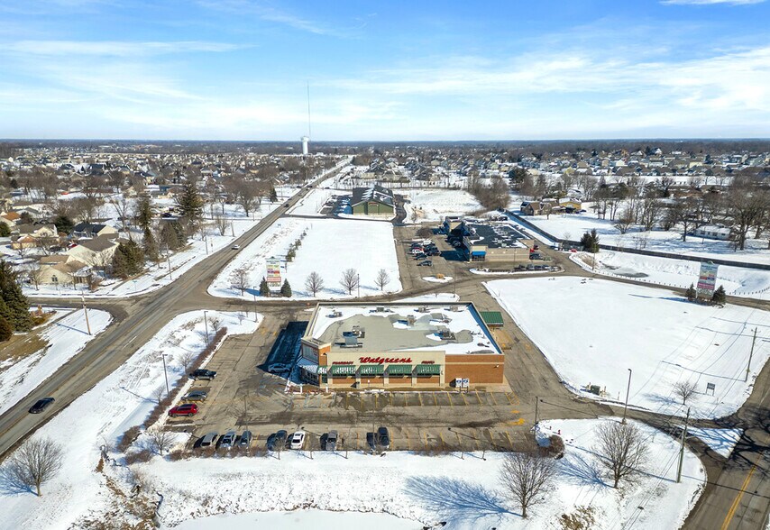 6745 E Southport Rd, Indianapolis, IN à vendre - Photo du bâtiment - Image 2 de 7