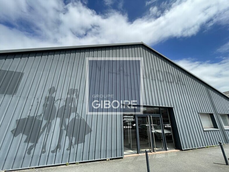 Industrial in Rennes for lease - Building Photo - Image 1 of 9