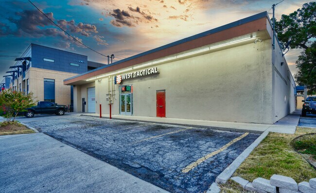 Plus de détails pour 701 S Frio St, San Antonio, TX - Commerce de détail à louer