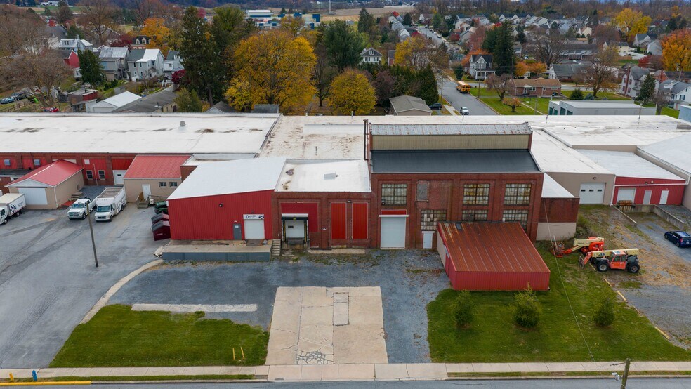 30 N 3rd St, Womelsdorf, PA à louer - Photo du bâtiment - Image 2 de 7