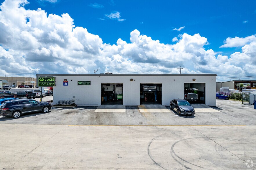 4302-4310 Centergate St, San Antonio, TX à louer - Photo du bâtiment - Image 2 de 5