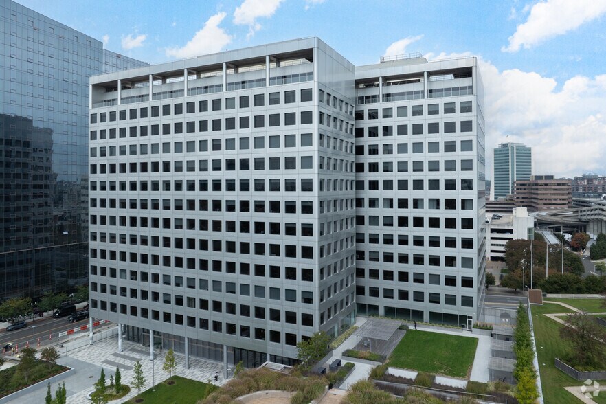 400 Atlantic St, Stamford, CT à louer - Photo du bâtiment - Image 3 de 7