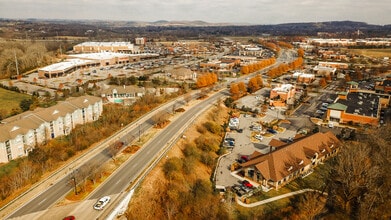 242 Indian Lake Blvd, Hendersonville, TN for lease Building Photo- Image 2 of 18