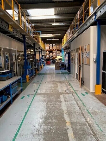 Flex in Vitrolles for lease - Interior Photo - Image 3 of 3