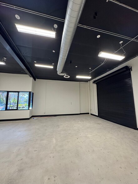 5142 Clareton Dr, Agoura Hills, CA à louer - Photo du bâtiment - Image 2 de 9