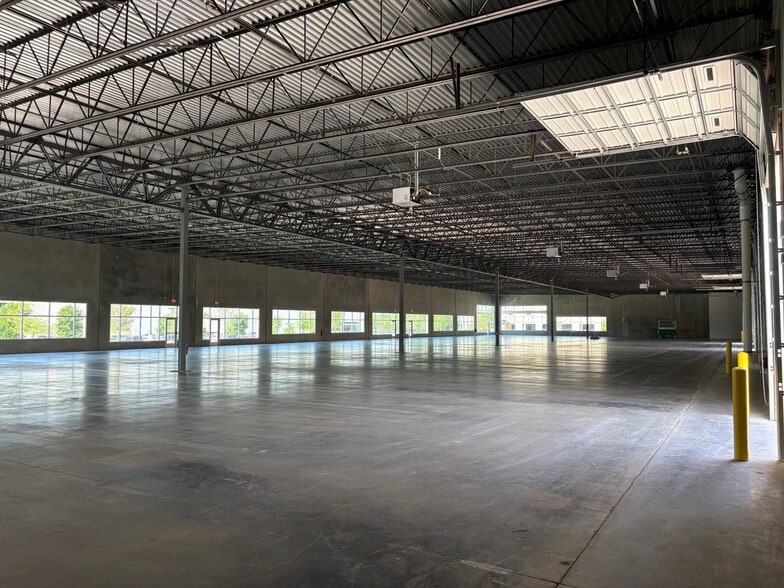 10624 Clarence Dr, Frisco, TX for sale - Interior Photo - Image 3 of 8