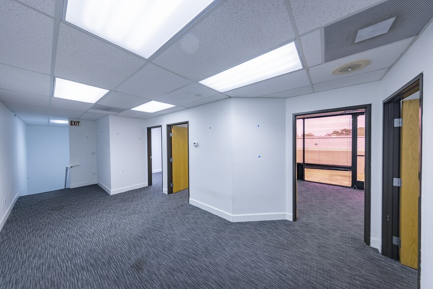 7964 Arjons Dr, San Diego, CA à vendre - Photo intérieure - Image 3 de 12