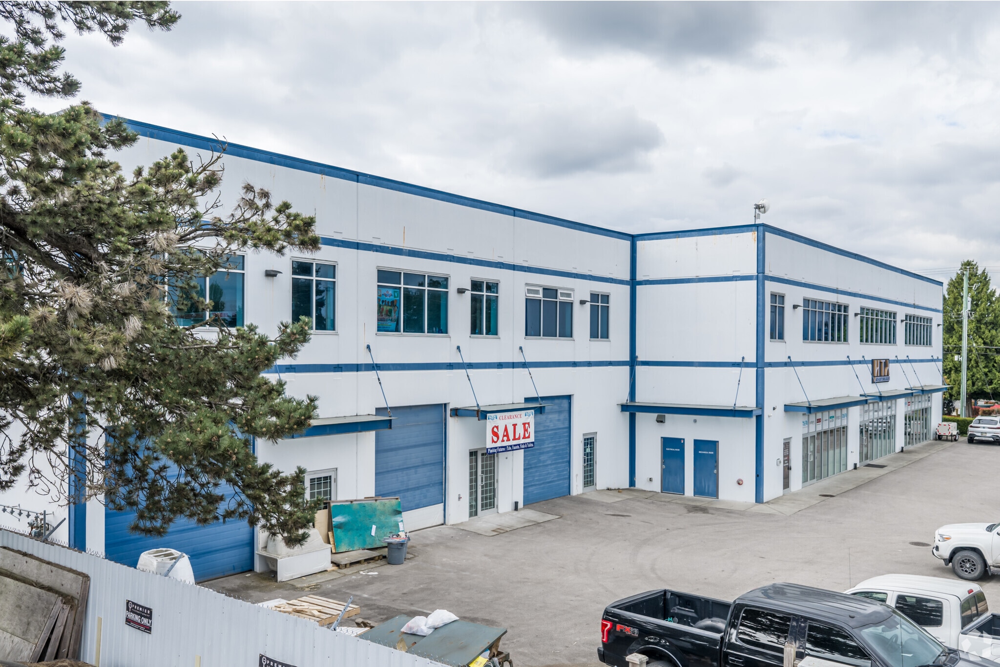 7985 132nd St, Surrey, BC à louer Photo principale- Image 1 de 4