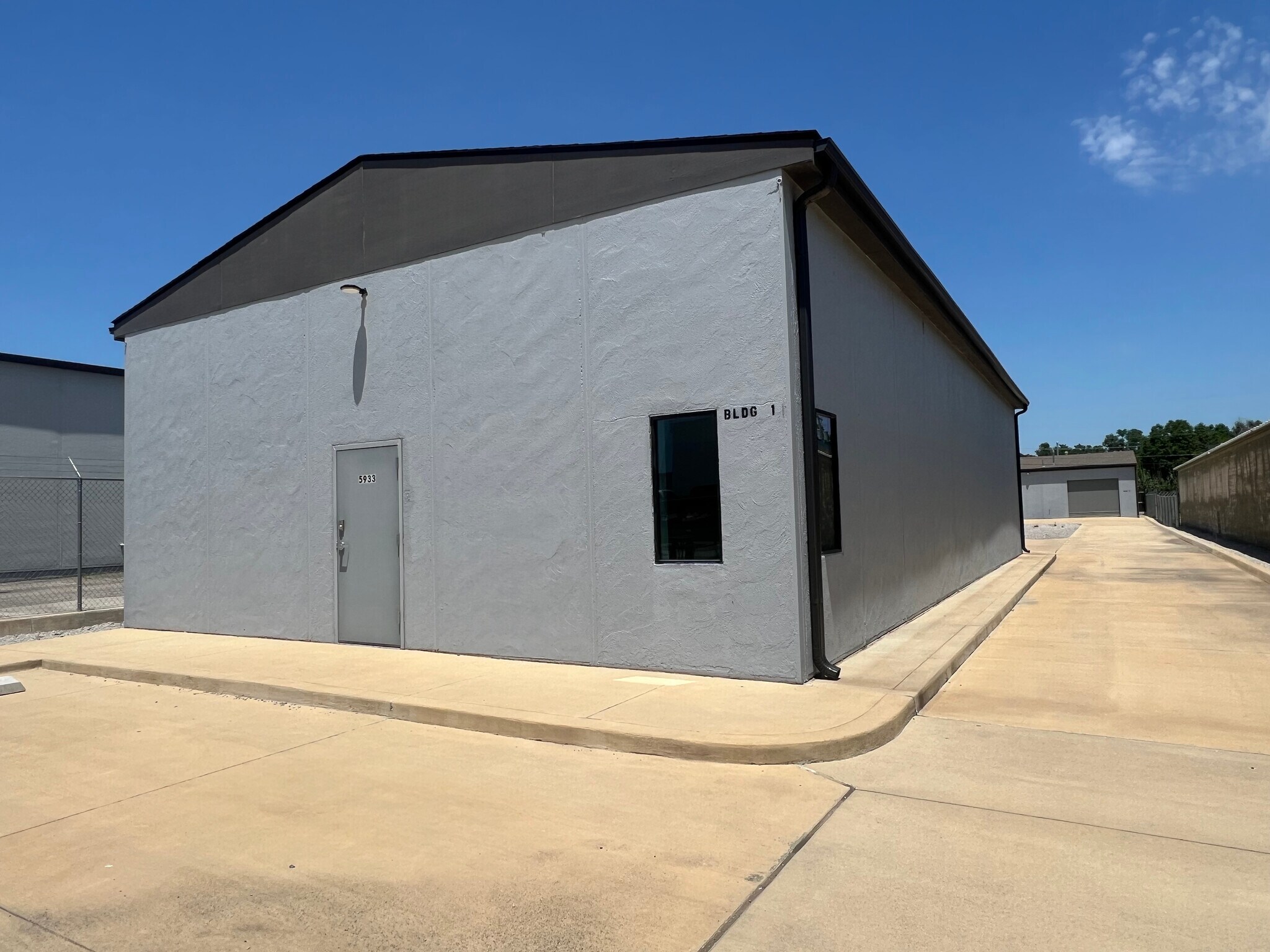 5933 E 12th St, Tulsa, OK à vendre Photo du bâtiment- Image 1 de 1