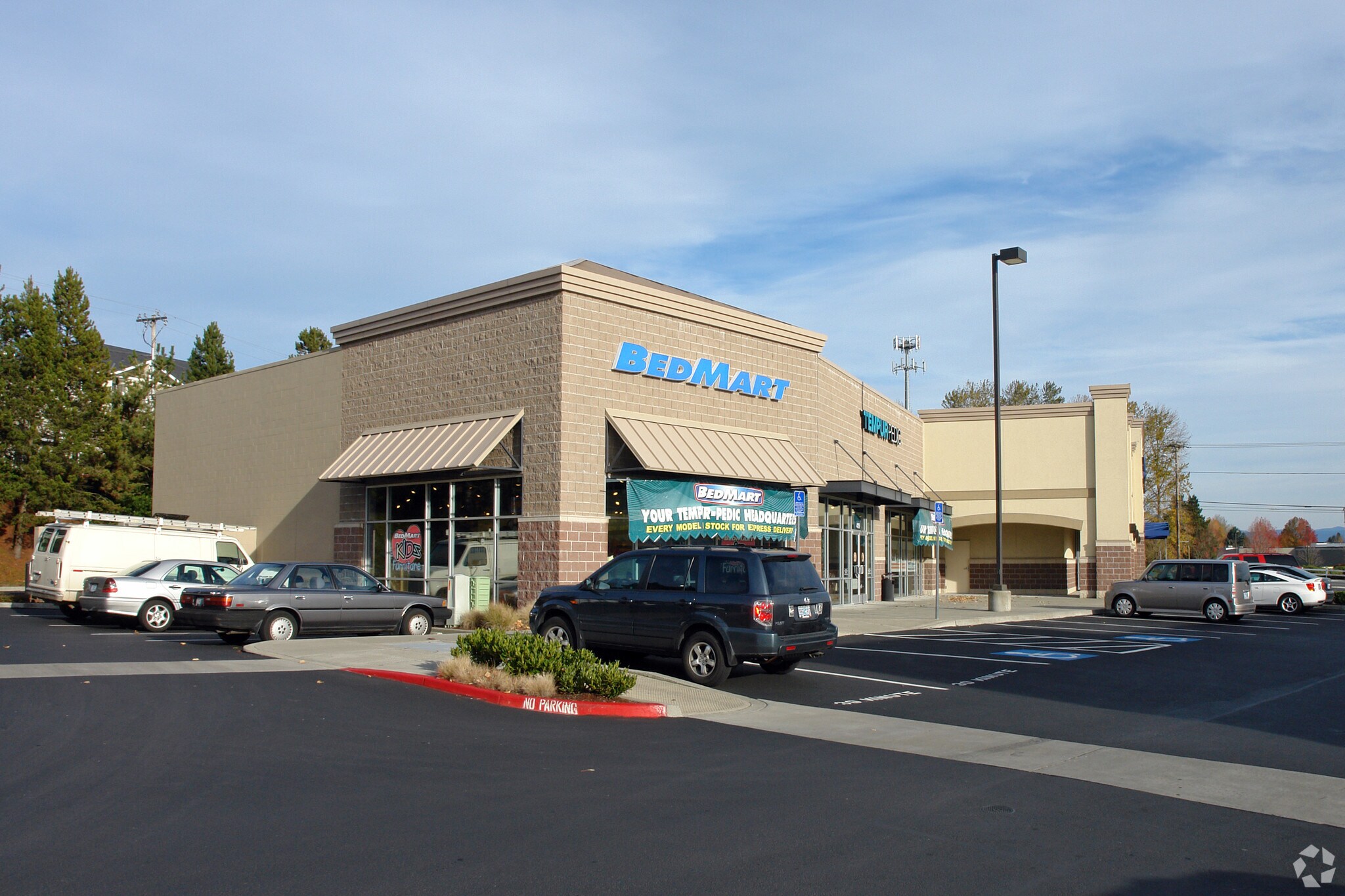 401-489 NW Burnside Rd, Gresham, OR for lease Primary Photo- Image 1 of 7