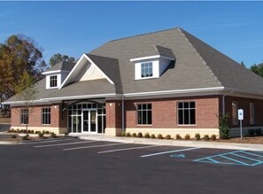 215 Batesville Rd, Simpsonville, SC à louer - Photo du bâtiment - Image 2 de 3