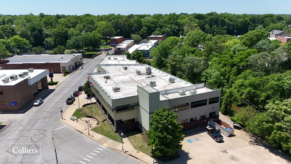 305 E Main St, Siloam Springs, AR for sale - Building Photo - Image 3 of 21