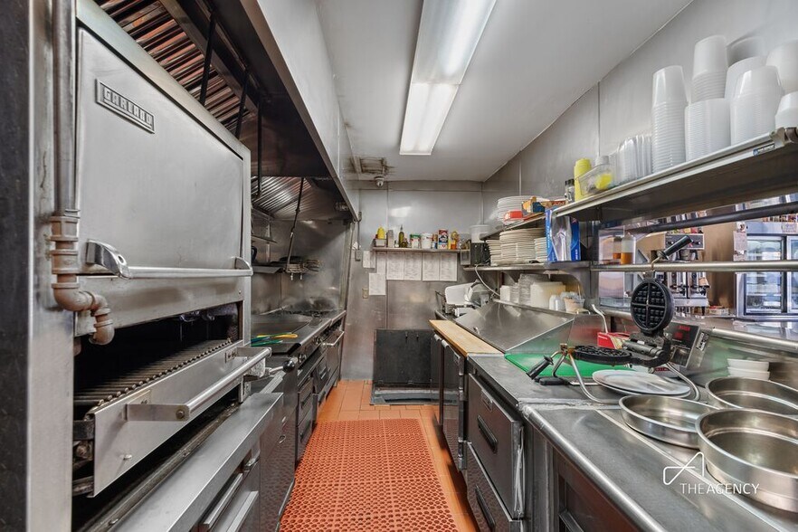 753 Coney Island Ave, Brooklyn, NY à louer - Photo intérieure - Image 3 de 7