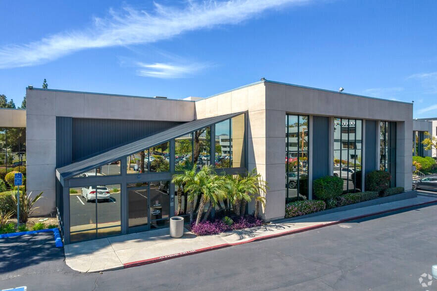3636 Camino del Rio N, San Diego, CA à louer - Photo du bâtiment - Image 1 de 6