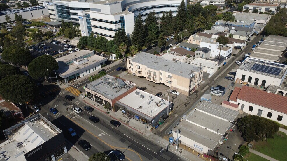 2307-2315 Santa Monica Blvd, Santa Monica, CA à louer - Photo du bâtiment - Image 2 de 11