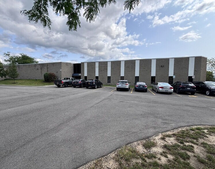 375 Commerce Dr, Buffalo, NY à louer - Photo du bâtiment - Image 2 de 3