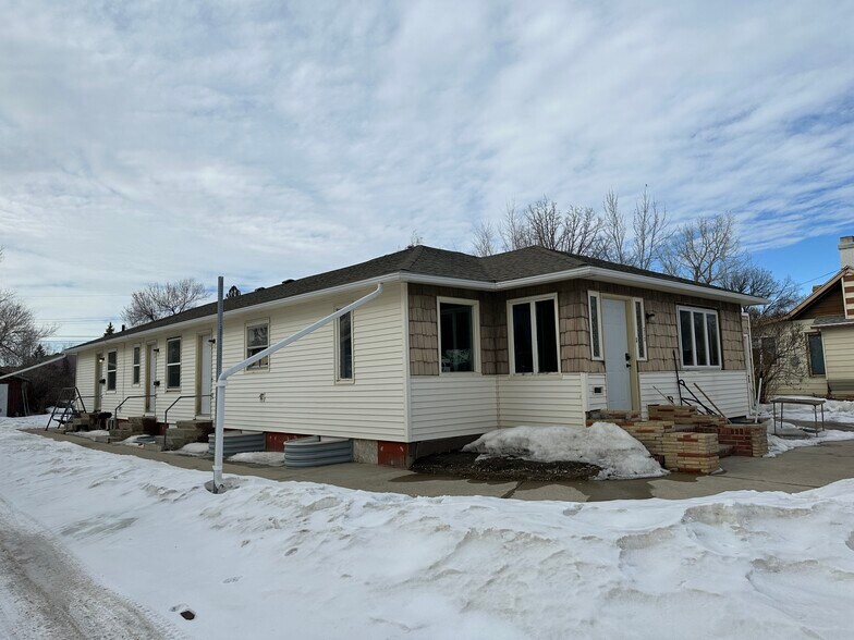 313 Sheridan St, Plentywood, MT à vendre - Photo du bâtiment - Image 3 de 28