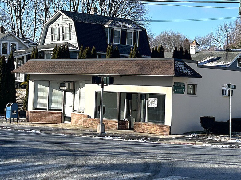 237 Buckingham St, Oakville, CT for lease - Primary Photo - Image 1 of 2