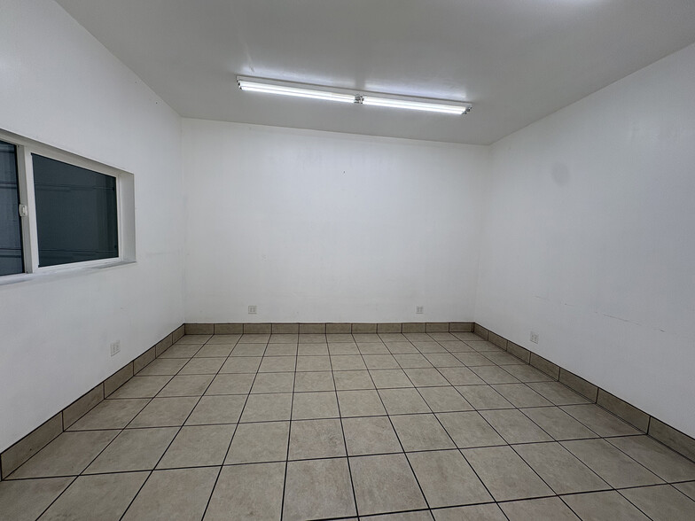 533 E 31st St, Los Angeles, CA for lease - Interior Photo - Image 3 of 7