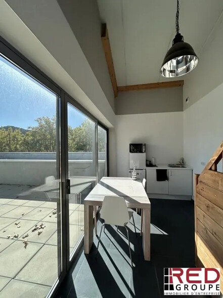 Office in Le Tholonet for lease - Interior Photo - Image 3 of 10