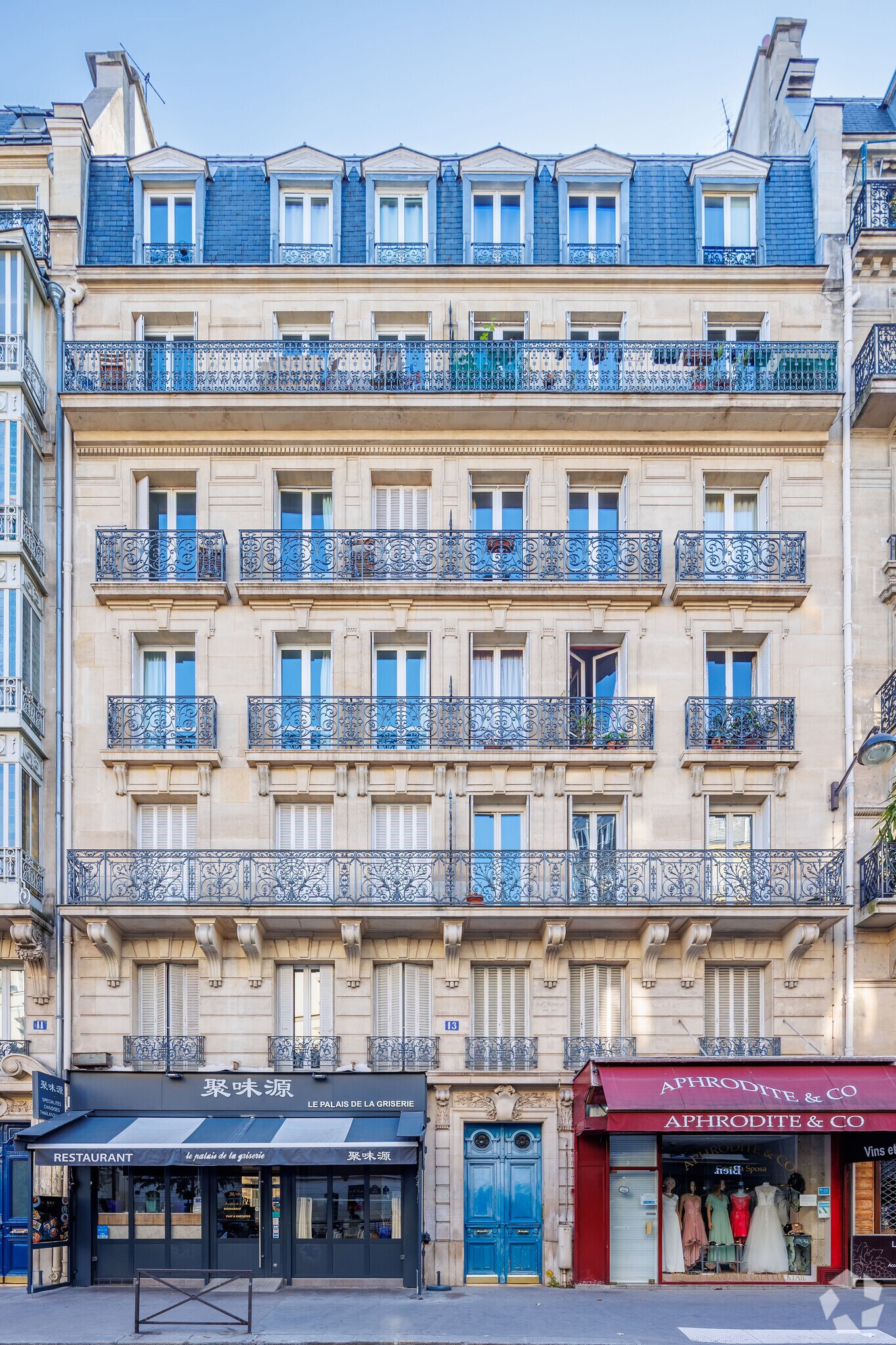 Retail in Paris for lease Primary Photo- Image 1 of 3