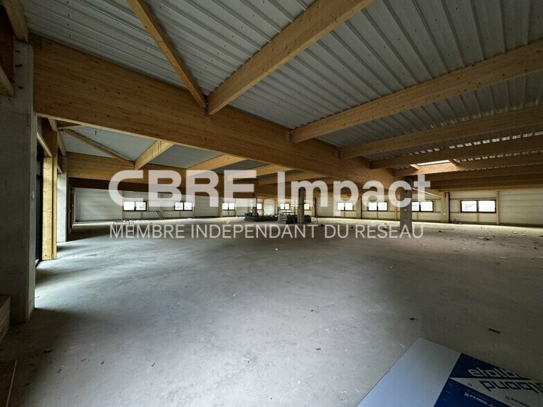 Flex in Cormontreuil for lease - Interior Photo - Image 1 of 4