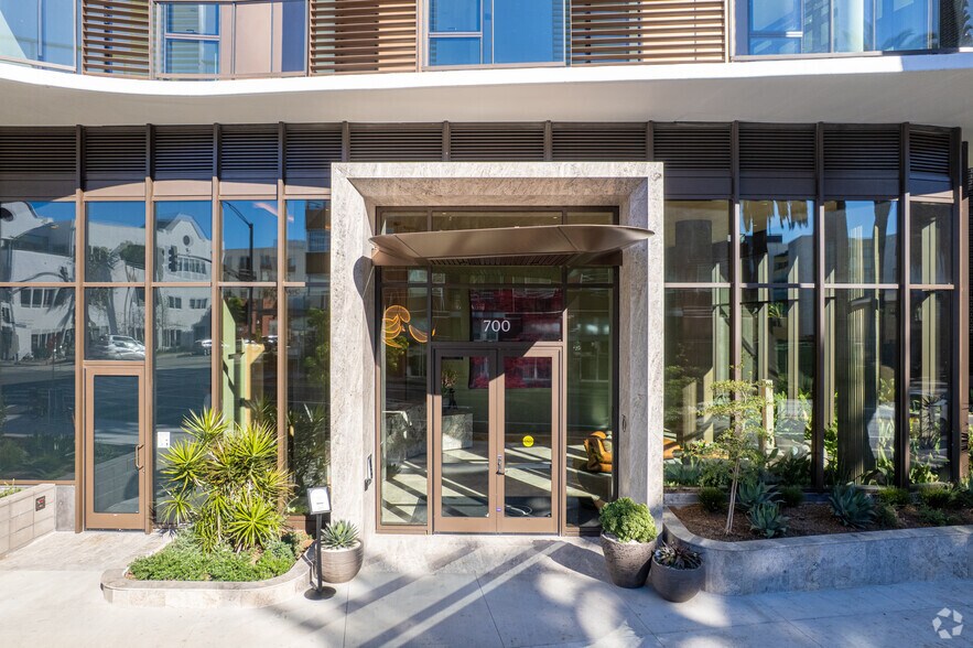 700 Broadway, Santa Monica, CA à louer - Photo du bâtiment - Image 2 de 58