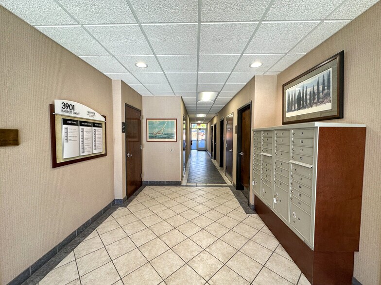 3901 Barrett Dr, Raleigh, NC à louer - Photo intérieure - Image 2 de 4