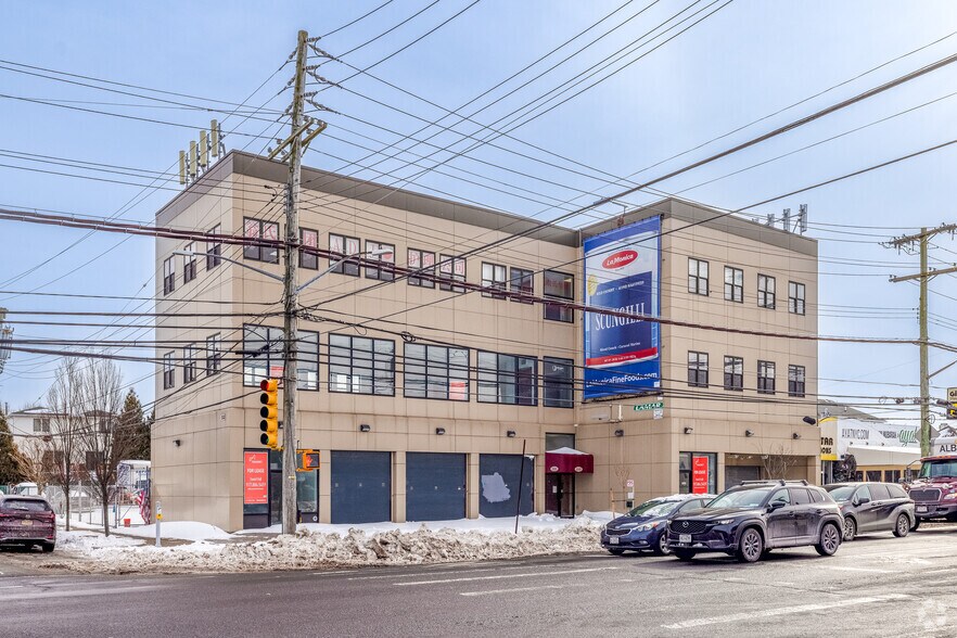 2000 Hylan Blvd, Staten Island, NY à louer - Photo du bâtiment - Image 2 de 7