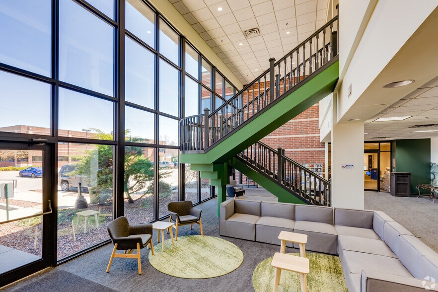 3001 Coolidge Rd, East Lansing, MI à louer - Hall d’entrée - Image 2 de 15