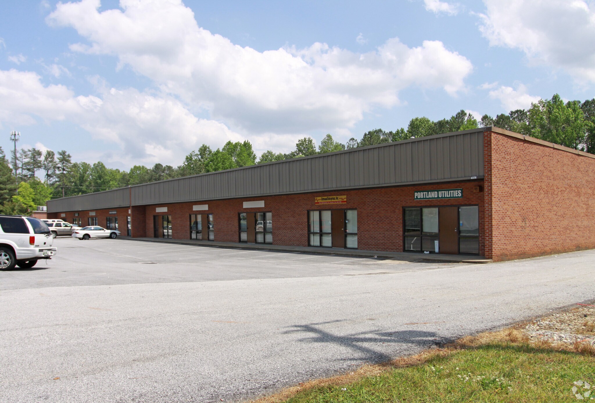 4379-4395 Sentry Dr, Tucker, GA à louer Photo principale- Image 1 de 9