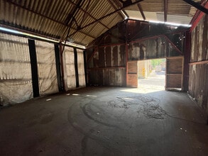 Ravenscliffe Rd, Pudsey for lease Interior Photo- Image 1 of 3