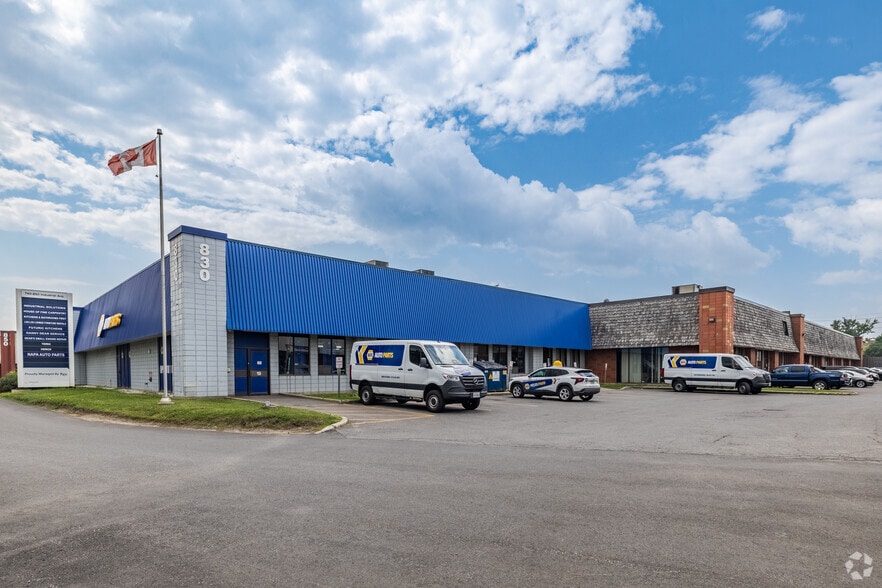 830-840 Industrial Ave, Ottawa, ON à louer - Photo du bâtiment - Image 2 de 3