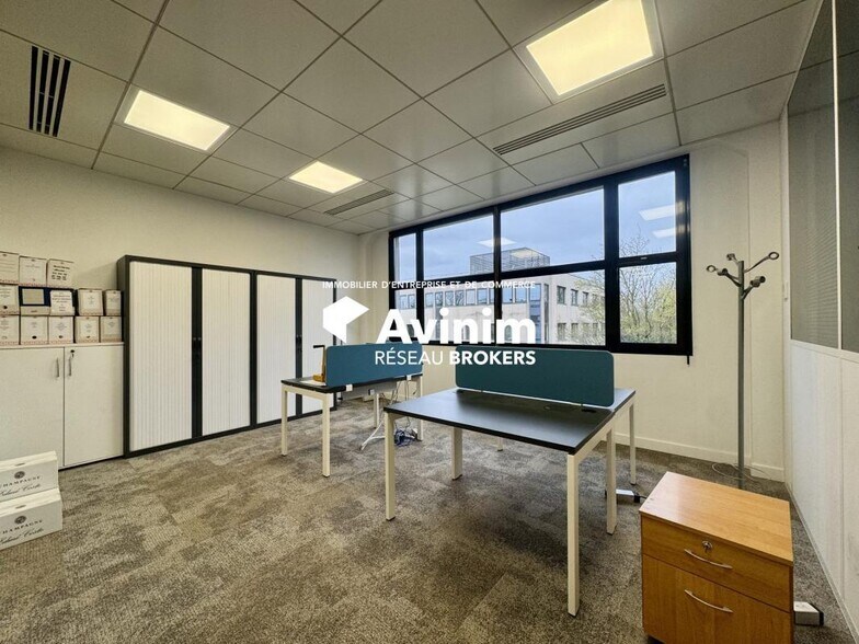 Office in Gennevilliers for lease - Interior Photo - Image 3 of 5
