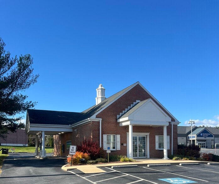 1212 Cocoa Ave, Hershey, PA à vendre - Photo du bâtiment - Image 2 de 3