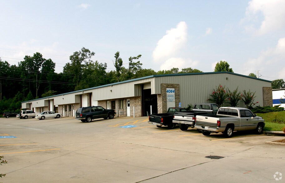 4064 Nine McFarland Dr, Alpharetta, GA à louer - Photo du bâtiment - Image 2 de 13