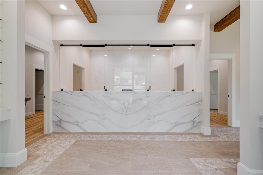 2458 Mahan Dr, Tallahassee, FL for lease - Interior Photo - Image 2 of 52