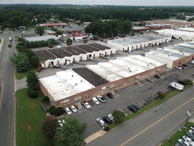 8400-8414 Sanford Dr, Richmond, VA à louer - Photo du bâtiment - Image 1 de 8