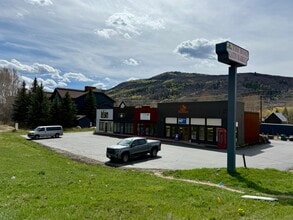 675 S Lincoln Ave, Steamboat Springs, CO à louer Photo du bâtiment- Image 2 de 13