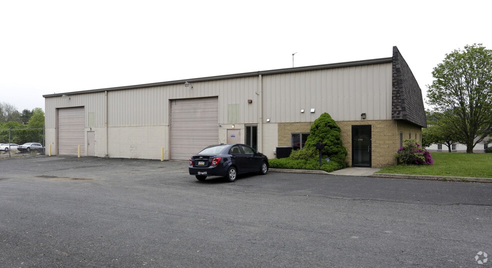 1795 Stout Dr, Warminster, PA for lease - Building Photo - Image 2 of 9