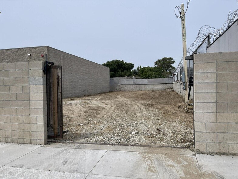 0 Branford Street, Pacoima, CA à vendre - Photo du bâtiment - Image 2 de 6