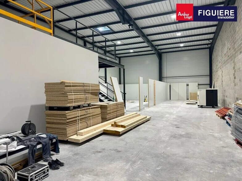 281 Avenue Des Chasseens, Gardanne à louer - Photo du bâtiment - Image 2 de 31