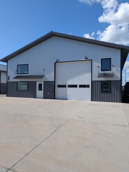 3320 39th St S, Fargo, ND à vendre - Photo du bâtiment - Image 2 de 13