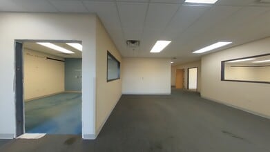 155-455 W University Dr, Mishawaka, IN for lease Interior Photo- Image 2 of 26