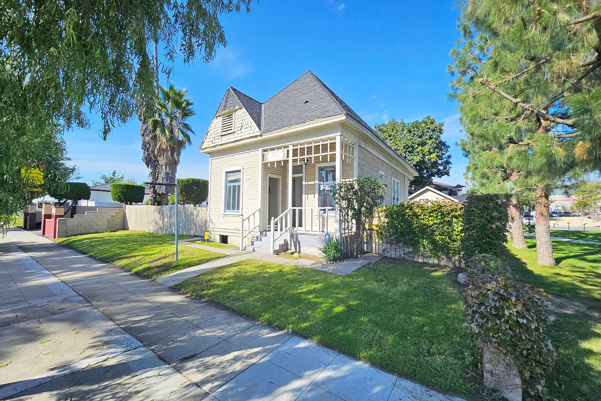 1101 W Burbank Blvd, Burbank, CA à louer Photo principale- Image 1 de 48