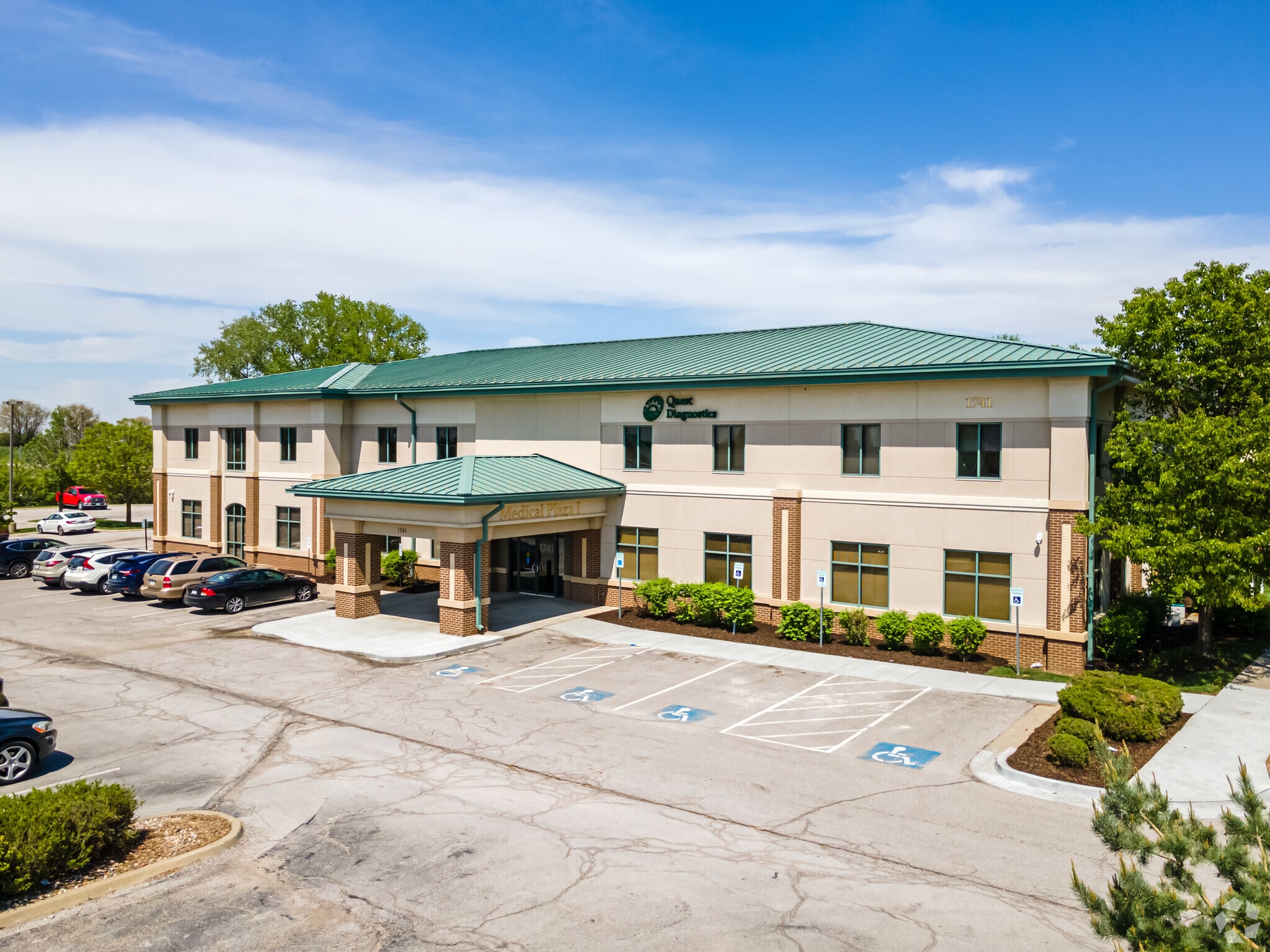 1741 NE Douglas St, Lee's Summit, MO for lease Primary Photo- Image 1 of 6